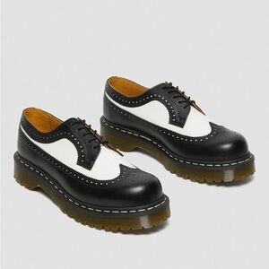 Dr. Martens 3989 Bex Smooth Leather Brogue Shoes NWOT